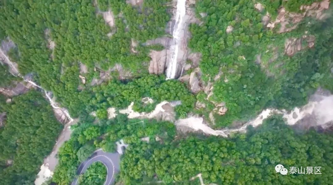 雨后泰山：飛瀑流泉依青山 碧波輕蕩似明珠