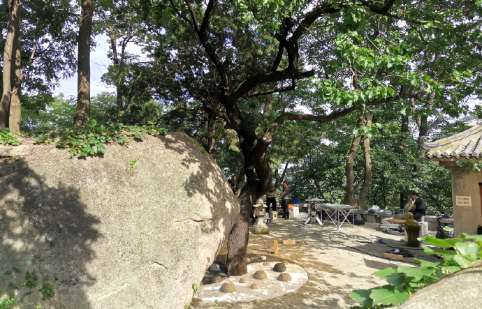 巨型泰山奇石圖片_泰山的巨石_巨型泰山奇石