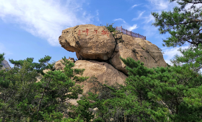 巨型泰山奇石_泰山的巨石_巨型泰山奇石圖片