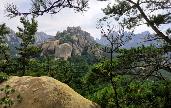 巨型泰山奇石圖片_泰山的巨石_巨型泰山奇石