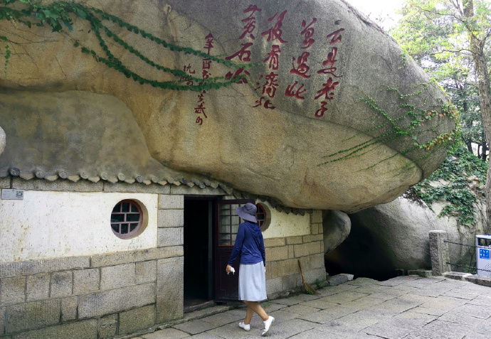 巨型泰山奇石_巨型泰山奇石圖片_泰山的巨石